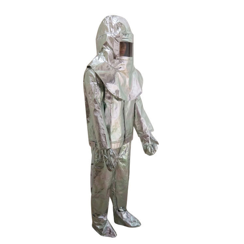 Totally Enclosed Aluminum foil fire insulation suit sale by bulk